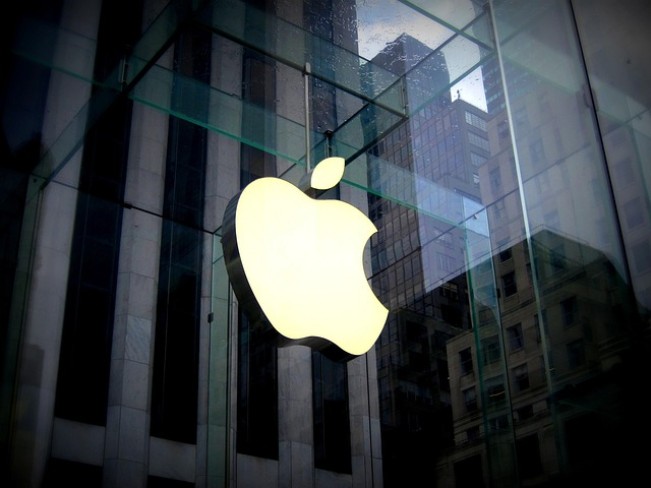 Apple. (Pixaba @matcuz)